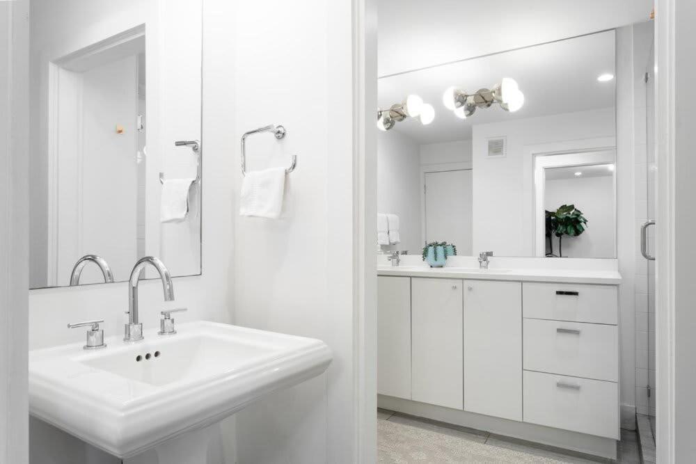 Chic Clarksville 2Br Condo Near Downtown オースティン エクステリア 写真